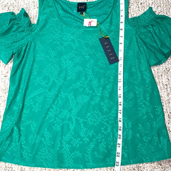 NWT W5 Beautiful Emerald Green Cold Shoulder short sleeve blouse. - Picture 11 of 12